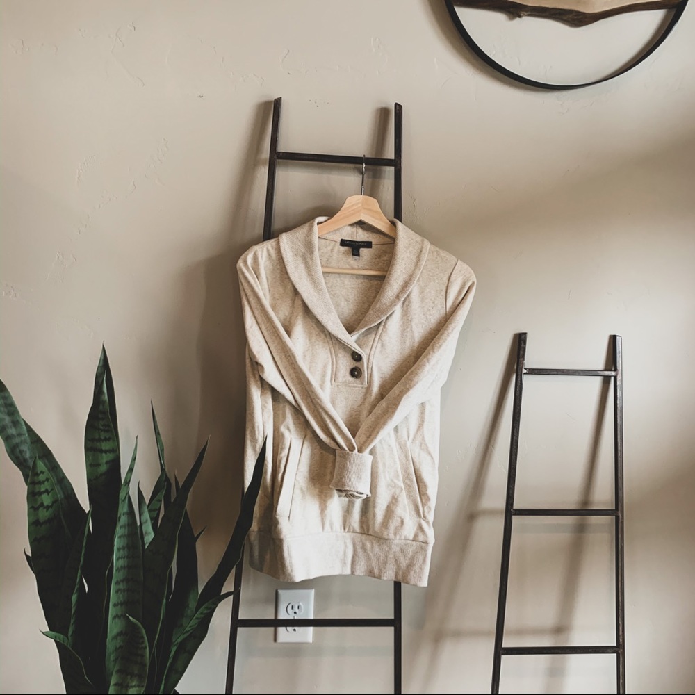 Collared Pullover Sweatshirt